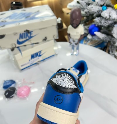 Jordan 1 Retro Low Og Sp Fragment X Travis Scott