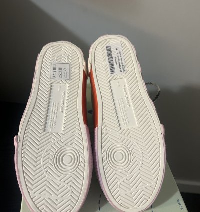Off-white Low Vulcanized Arrow Sneakers