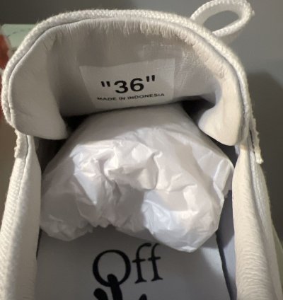 Off-white Low Vulcanized Arrow Sneakers