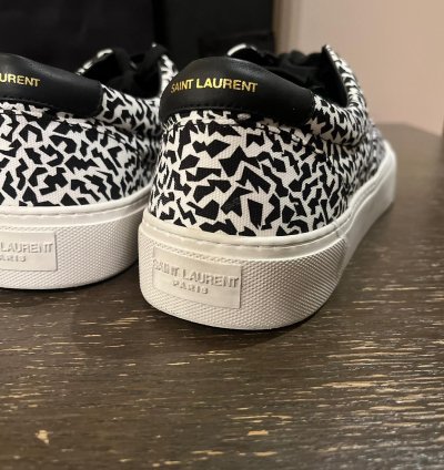 Q2 Venice Lace Up Sneakers In Black White