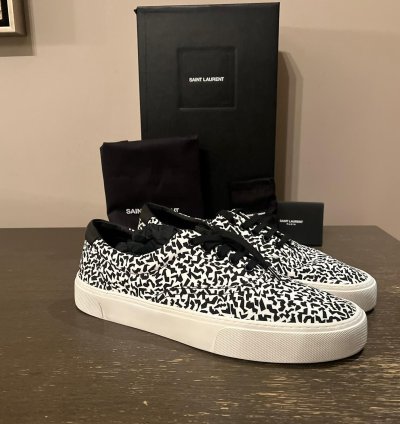 Q2 Venice Lace Up Sneakers In Black White