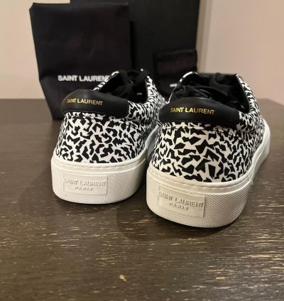 Q2 Venice Lace Up Sneakers In Black White