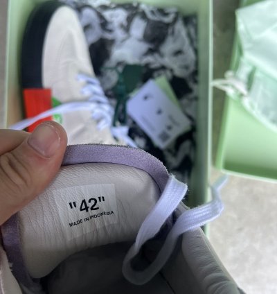 Size 9 Off-white Vulc Floating Arrow Low Size 42 Ds