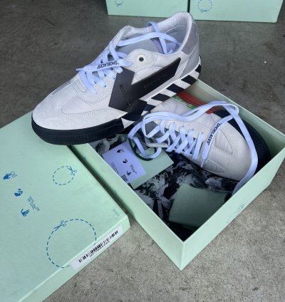 Size 9 Off-white Vulc Floating Arrow Low Size 42 Ds