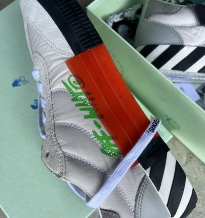 Size 9 Off-white Vulc Floating Arrow Low Size 42 Ds