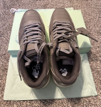Us 11 Off-white Out Of Office Crocodile Print Specials Grey