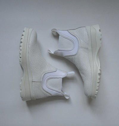 18 Cracked White Leather Brixxen Boots