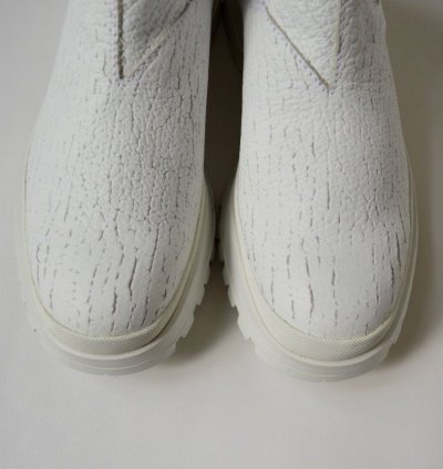 18 Cracked White Leather Brixxen Boots