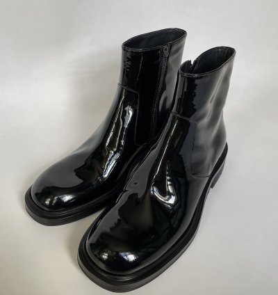 19 Square Toe Leather Boots