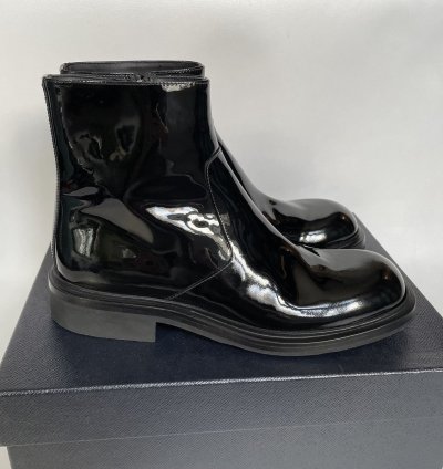 19 Square Toe Leather Boots