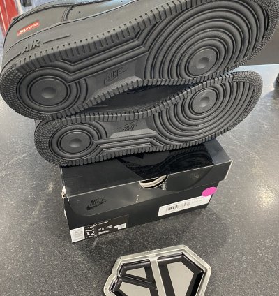 Air Force 1 Low Black Supreme Sz 12