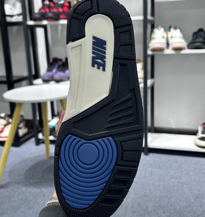 Air Jordan 3 Retro Og Sp A Ma Maniére Diffused Blue