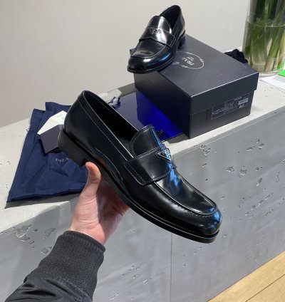 Bnwt Prada Loafer Mokassins Triangolo-logo Leather
