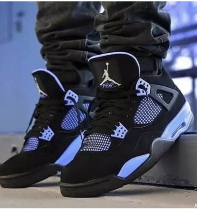 Air Jordan 4 Black Unc - University Blue Thunder