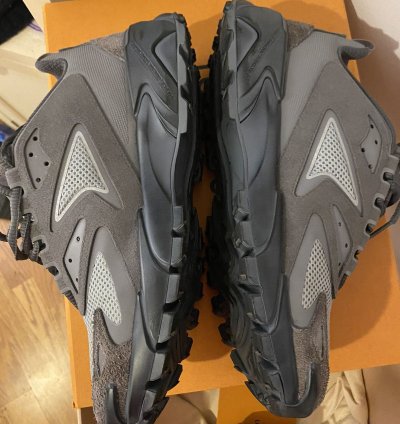 Last Drop Louis Vuitton Tativ Sneakers