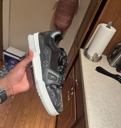 Louis Vuitton Men Sneakers