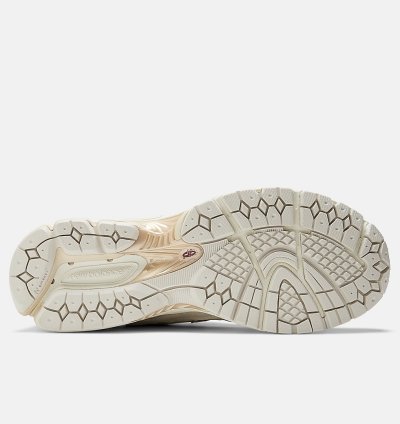 New Balance 2002r Protection Pack Sandstone Turtledove