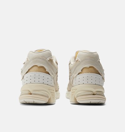 New Balance 2002r Protection Pack Sandstone Turtledove