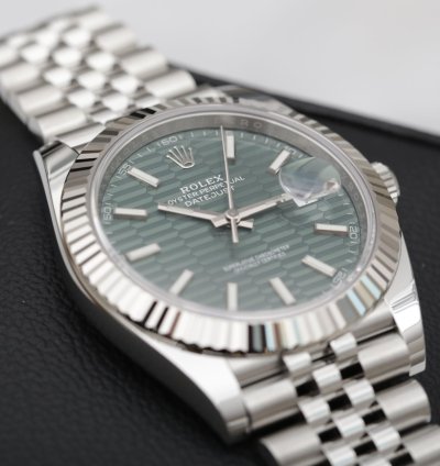 Rolex Datejust 41 Reference 126334 Green Fluted Motif
