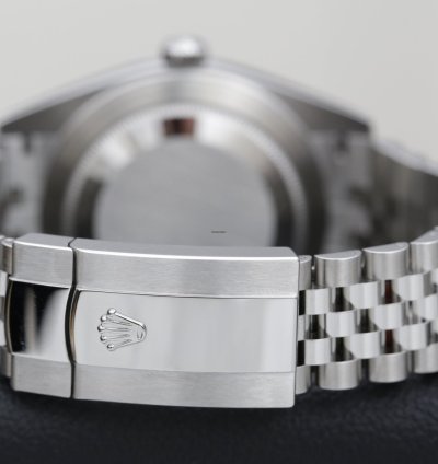 Rolex Datejust 41 Reference 126334 Green Fluted Motif