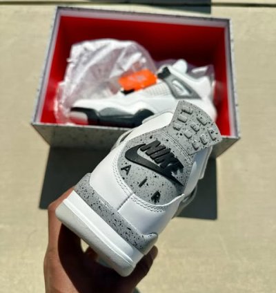 Air Jordan 4 Retro White Cement