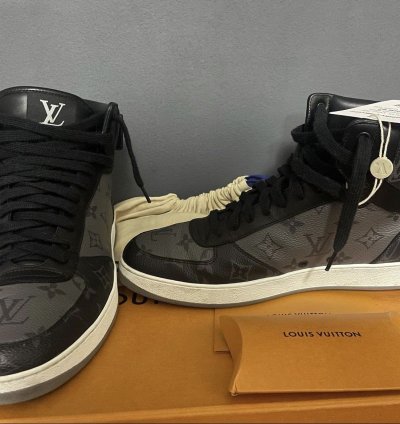 Louis Vuitton Rivoli