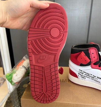 Air Jordan 1 Retro High Off-white Chicago