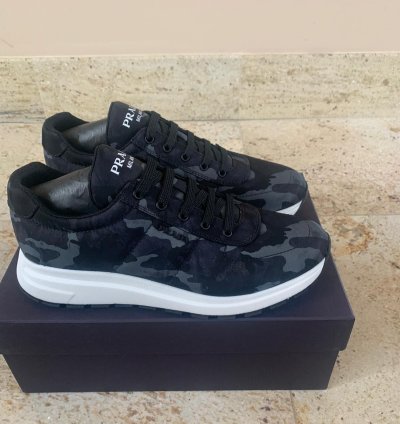 Low Top Trainers In Blue Camo