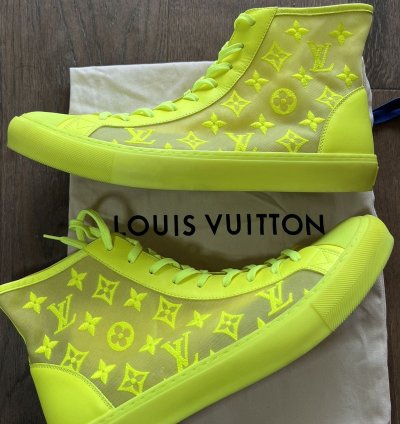 Luis Vuitton Monogram Pattern Sneakers