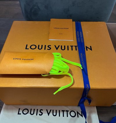 Luis Vuitton Monogram Pattern Sneakers