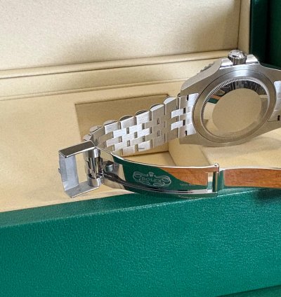 Rolex Gmt-master Ii Bruce Wayne - Jubilee - 126710grnr - 2025