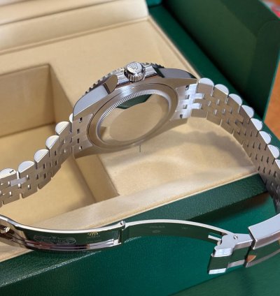 Rolex Gmt-master Ii Bruce Wayne - Jubilee - 126710grnr - 2025