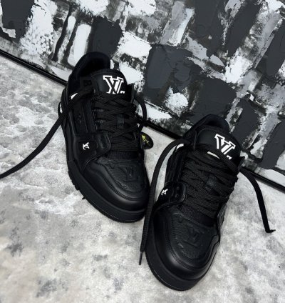 Lv Monogram Trainers Lv8 Us10