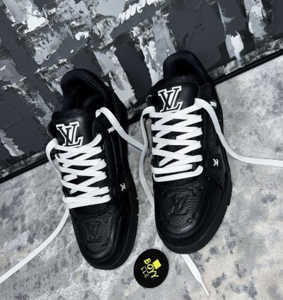 Lv Monogram Trainers Lv8 Us10