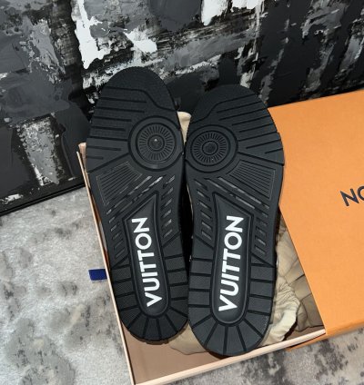 Lv Monogram Trainers Lv8 Us10