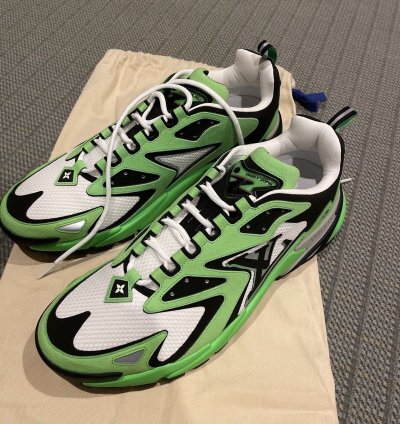Lv Runner Tatic Sneaker Lv Size 9