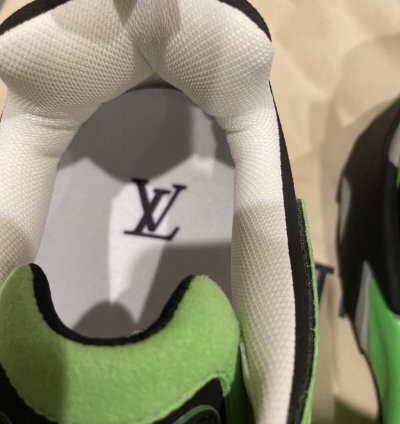 Lv Runner Tatic Sneaker Lv Size 9