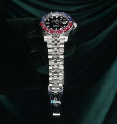Rolex Gmt-master Ii Full Set Mint Gmt-master Ii Pepsi Black Dial Red Blue Bezel Ceramic Steel 126710blro