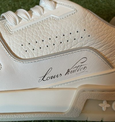 Lv Trainer White