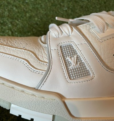 Lv Trainer White