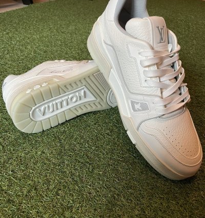 Lv Trainer White