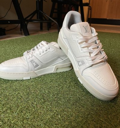 Lv Trainer White