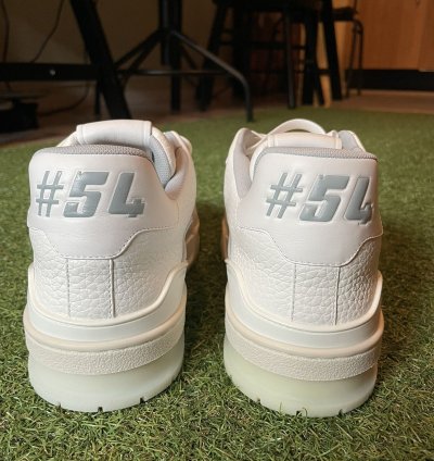 Lv Trainer White