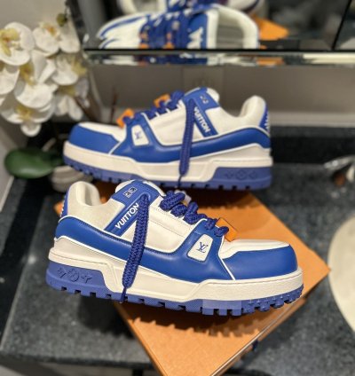 New Louis Vuitton Maxi Blue White Size 11lv