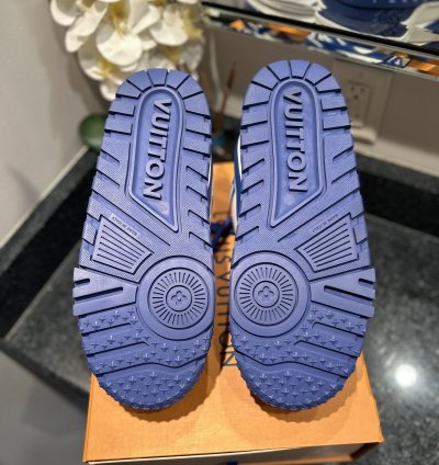 New Louis Vuitton Maxi Blue White Size 11lv