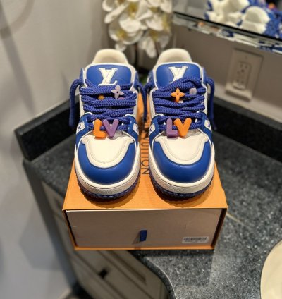 New Louis Vuitton Maxi Blue White Size 11lv