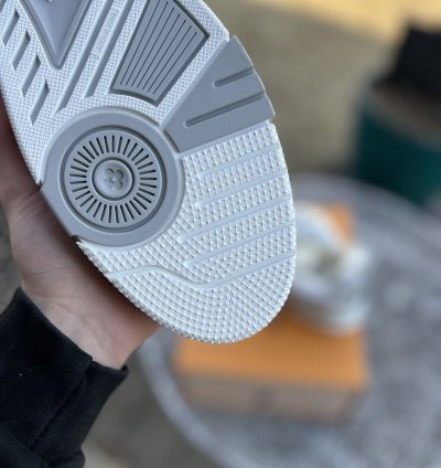 New Louis Vuitton Skate Grey White Size 11lv