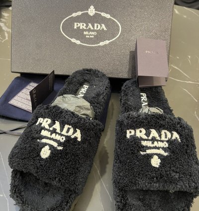 New Worn Fur Slip Ons Full Set