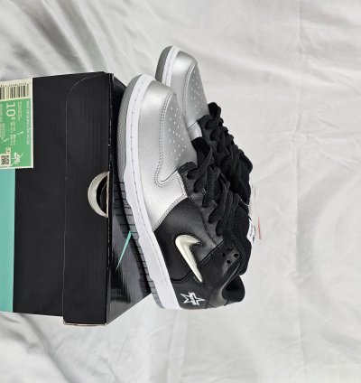 Nike Sb Dunk Low Supreme Jewel Swoosh