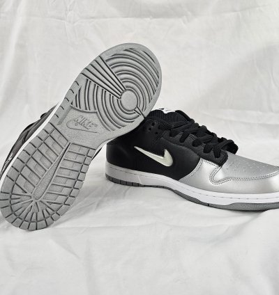 Nike Sb Dunk Low Supreme Jewel Swoosh